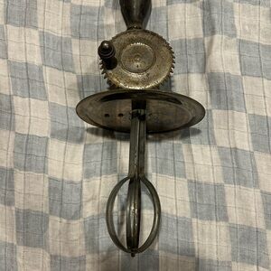 Vintage Primitive black handled rotary egg beater. Works perfectly.